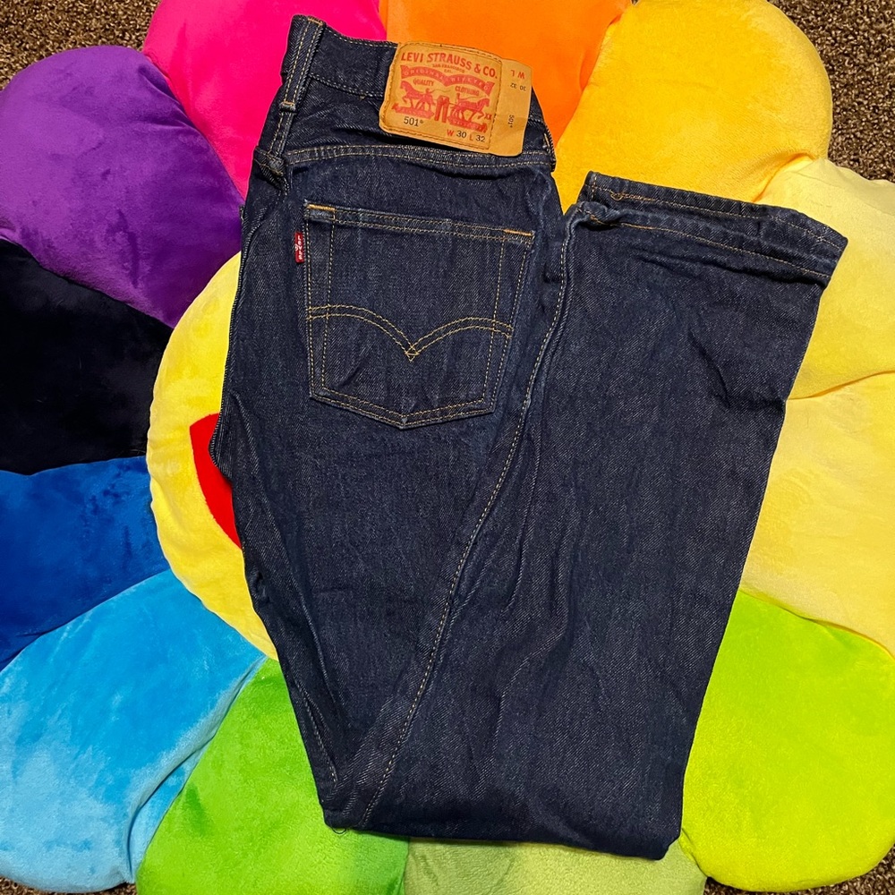 Levi’s 501 navy shrink to fit